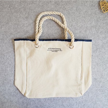 Canvas bag with cotton rope handles