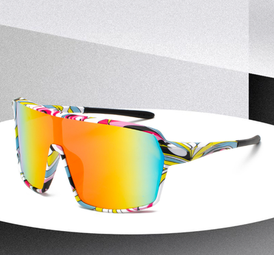 New style sports cycling sunglasses trendy for both men and women, with colorful outdoor tinted len